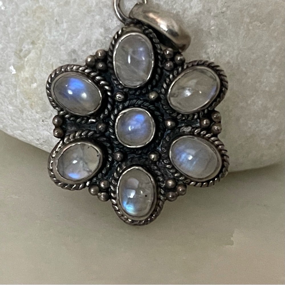 Natural labradorite pendant sterling silver.
